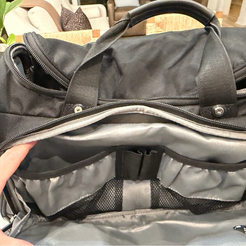 Elegant Black Mini Bag - Picture 3 of 12